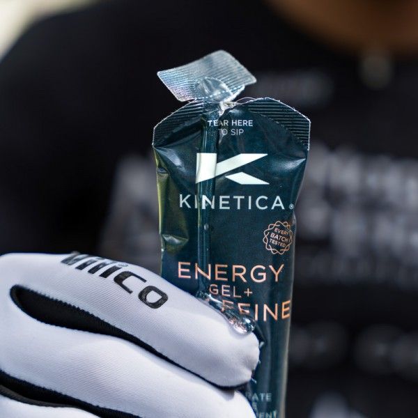 Kinetica Gel Energ�tico com 105mg Cafe�na Sabor Frutos Silvestres 70ml